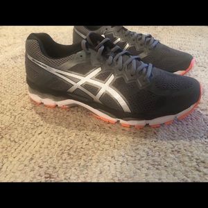 ASICS never worn